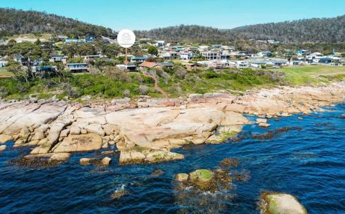 Bicheno House | Waterfront Shack - Arcana