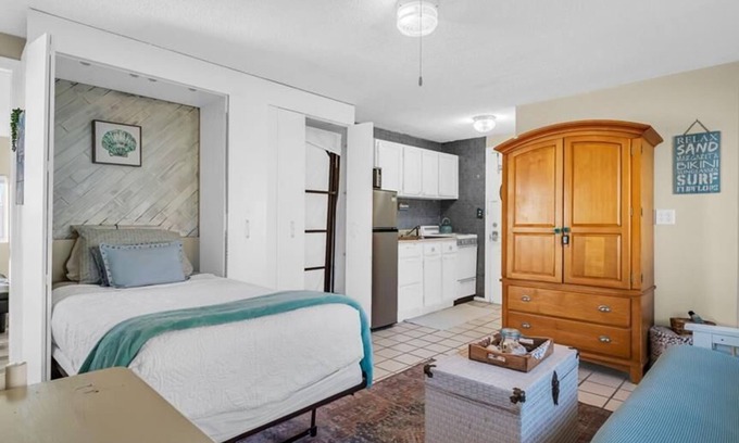 Clearwater Beach Apartment | Waterfront Suite, Heated Pool, 2 mins 2 beach!