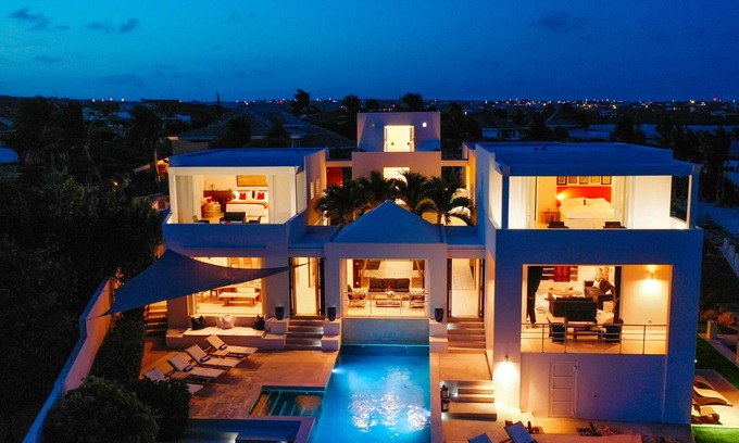South Hill Villa | Waterfront Villa, 2 Beaches, Snorkeling, Private Pool, & Spectacular Views!