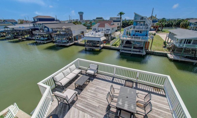 Galveston House | Waterfront W/Community Pool & 5 Min to Beach!