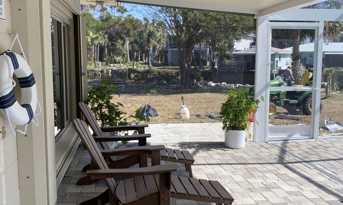 Yankeetown House | WATERFRONT w/pool,2 docks,boat ramp,pet friendly,mins from Gulf & CRYSTAL RIVER