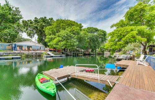Weeki Wachee Gardens House | Waterfront Weeki Wachee Home with Kayaks!