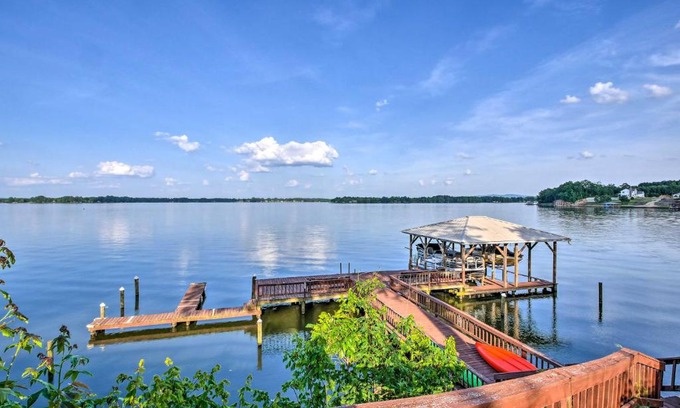Centre House | Waterfront Weiss Lake Getaway with Dock and Patio!