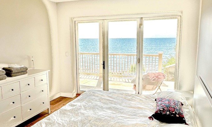 Roberts Creek Apartment | Waterfront Whale Watching Suite! Cozy & Private (Sleeps 4)!