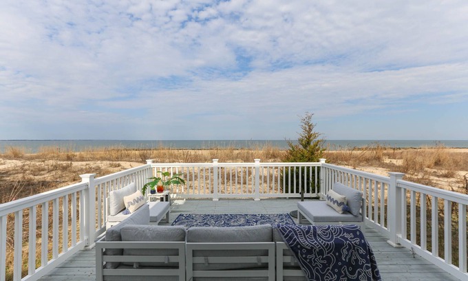 Norfolk Cottage | Waterfront Willoughby Oasis