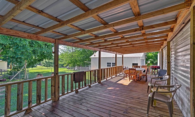 Waterloo House | Waterloo Home with Fire Pit - 1/2 Mi to Boat Ramp!