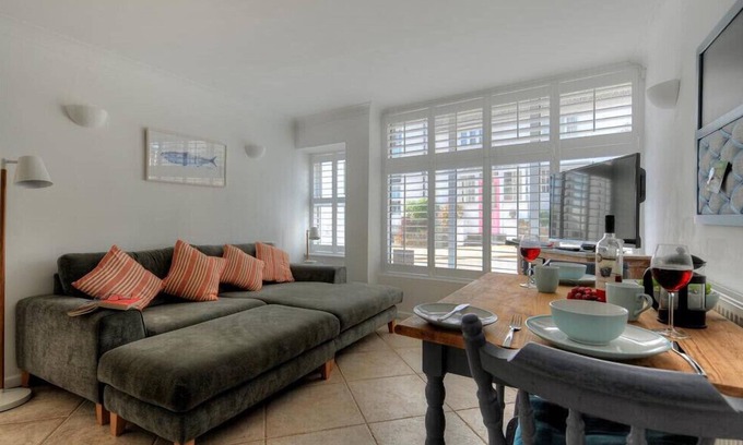 Charmouth Cottage | WATERLOO PLACE, pet friendly, country holiday cottage in Charmouth