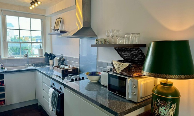 Old Town Hastings Apartment | Waterloo Terrace -Historical luxury apartment in heart of Old Town with balcony.