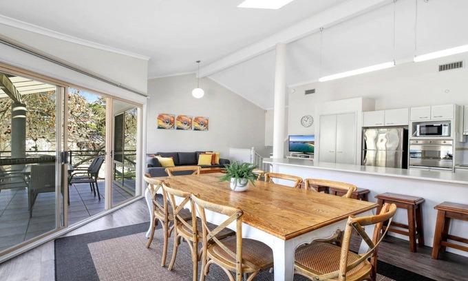 Terrigal Apartment | WATERMARK #17 | Pool in complex | Accom Holidays