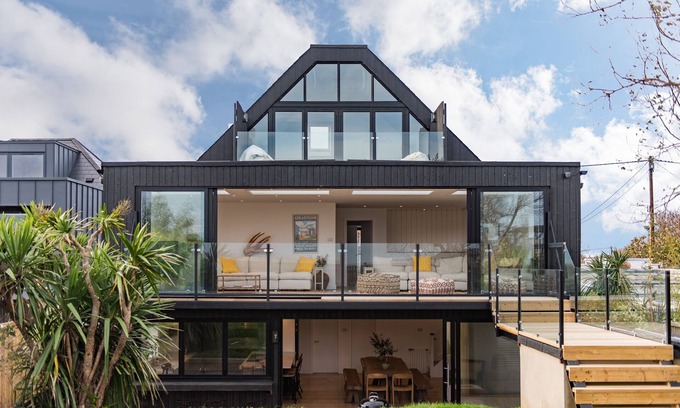 New Romney House | Waters Edge - a holiday let by Bloom Stays that sleeps 15 guests in 6 bedrooms