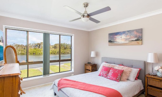 Tuncurry House | Waterside at Point Road