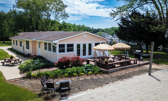 Stevensville House | Waterview with Beach Volleyball! Walk to Marina & Kentmorr Beach Bar and Grill.