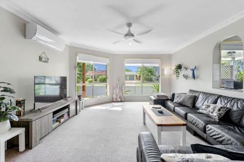 Eli Waters House | 'Wattlebird Lane' Sunny Family-Friendly Abode