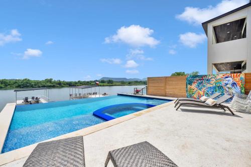 Kingsland House | Wave on Wave Haus and Concierge Services