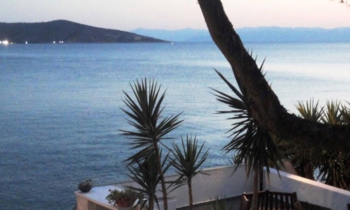 Salamis House | Wavedance Accommodation (Estia)