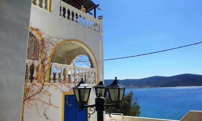 Salamis House | Wavedance Accommodation(Artemis)