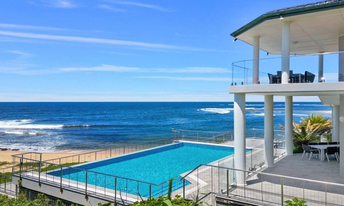 Blue Bay House | WAVES AT BLUE BAY | Beachfront , Pool | Accom Property