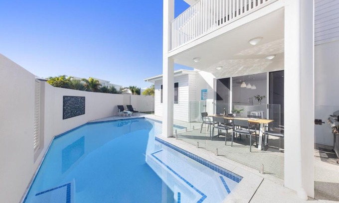 Mount Coolum House | Waves Beach House