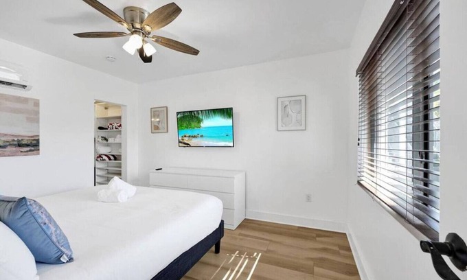 North Beach Apartment | Waves On Walnut # 2-Beach access