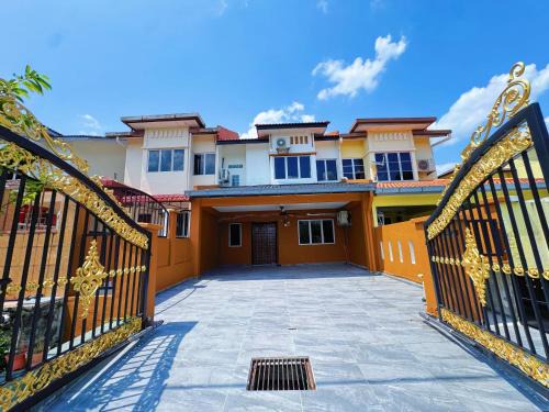 Puchong Villa | WAWASAN PUCHONG, PUSAT BANDAR PUCHONG Fully Aircon Homestay