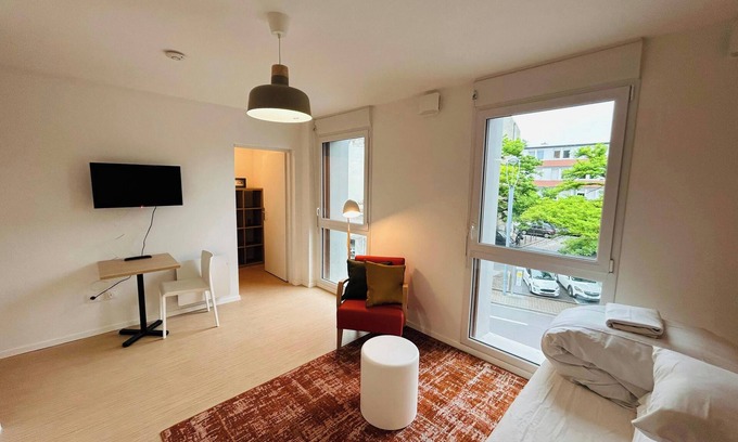 Barbatre Apartment | We Live In R - Suite 204