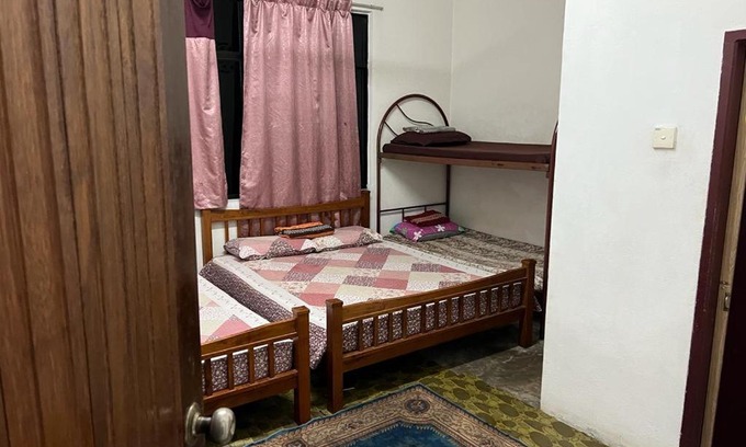 Kampung Semut Api House | Weaayah guesthouse