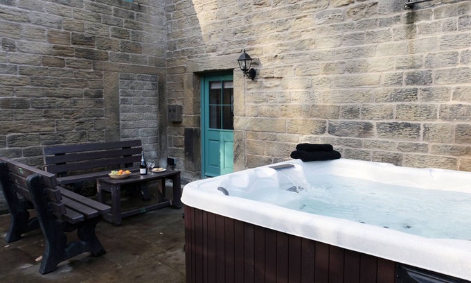 Millhouse Green Cottage | Weavers Cottage - sleeps 8 guests in 4 bedrooms