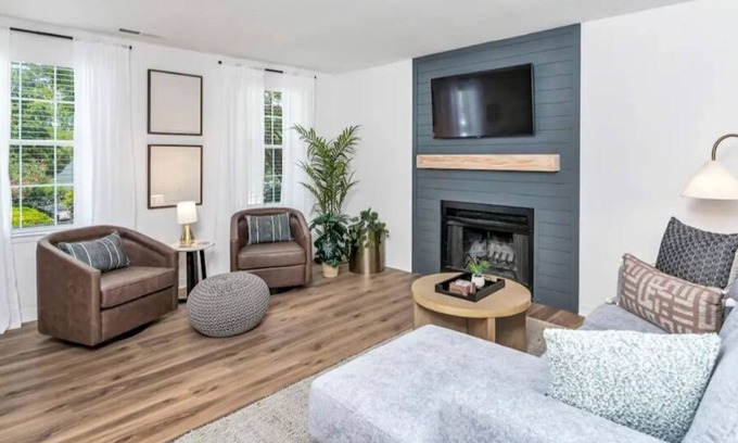 Columbia House | WeCo Poolside Pad - Near Downtown, I-26/I-20 & Hospitals