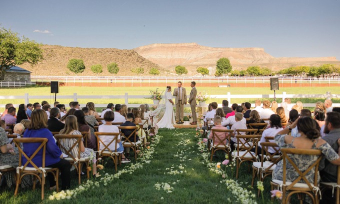 Toquerville House | Wedding Venue~Desert Mansion~Sleeps 46~Pool~Views~Reunions