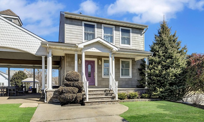 Long Branch House | Weekend and weekly rental across from Pier Village. This house has it all!