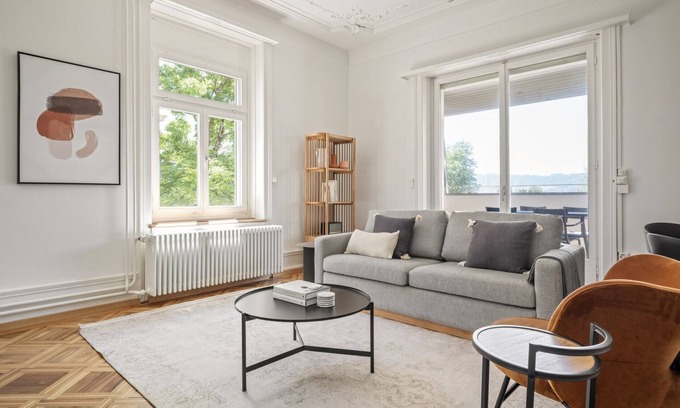 Hirslanden Apartment | Weinegg 4.5 Room w/Storage & W/D, 2 mins to Mkt