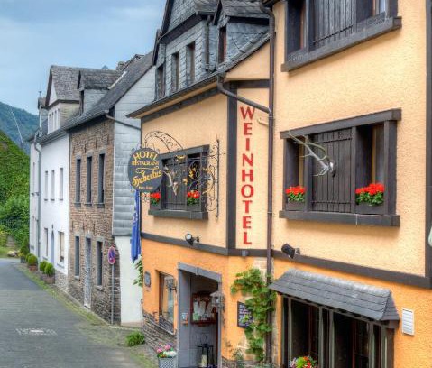 Klotten Hotel | Weinhotel Hubertus Garni