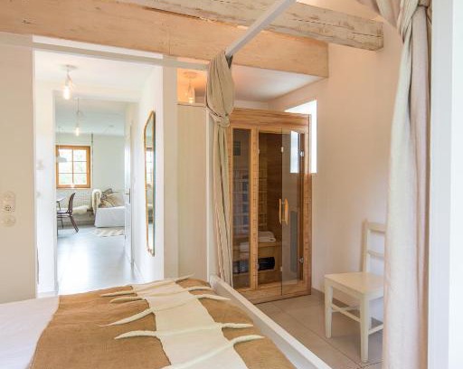 Deutsch Schuetzen-Eisenberg House | Weinloft I by WEINLOFTS