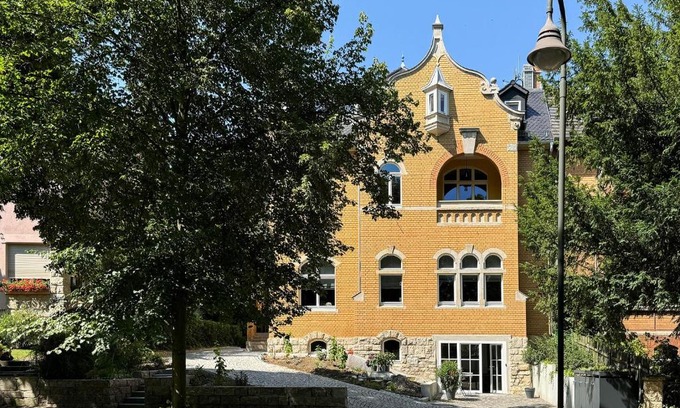 Naumburg Apartment | Weinvilla 1901