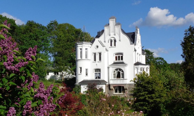 Friedrichsbrunn Apartment | WeisseVilla Friedrichsbrunn Fewo SOLIDE