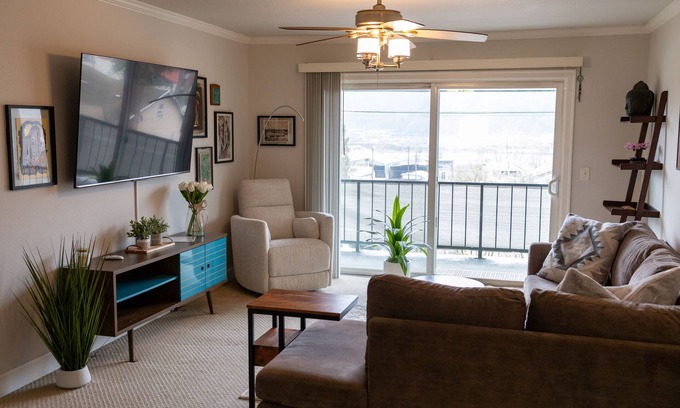 Portland Condo | Welcome home. Pet-friendly cozy nest with Park and River view.