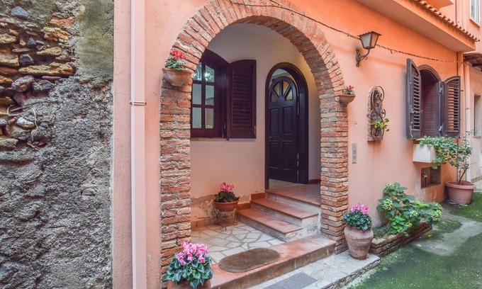 Barcellona Pozzo di Gotto House | Welcome to this lovely cottage close to the sandy beach.