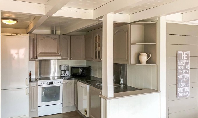Mandal House | Welcome to a charming and nicely located vacation home.
