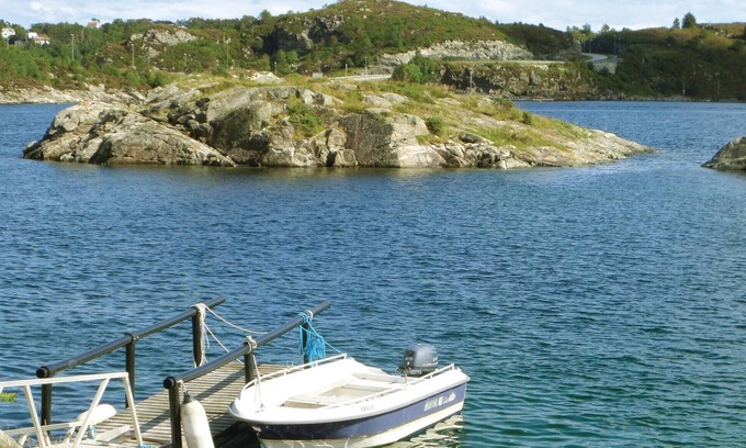 Torangsvag House | Welcome to a wonderful holiday home close to the seaside on Storholmen.