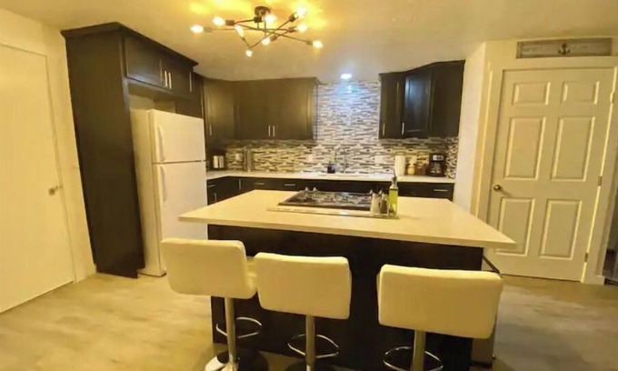 Thurston Apartment | WELCOME TO DEWEY DUCK HOUSE-B! 2BR & 2BA 6-Guests