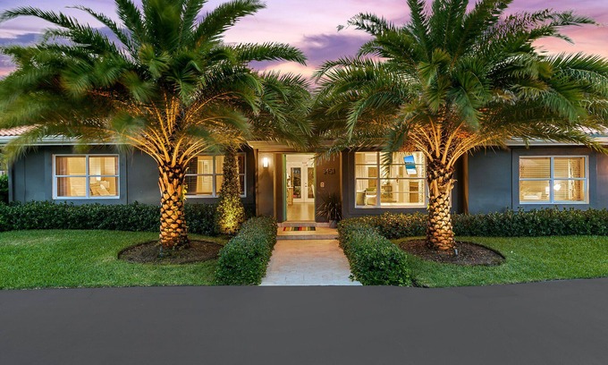 South Corals House | Welcome to Happy Daze, A Centrally Located Tropical Pool Home!