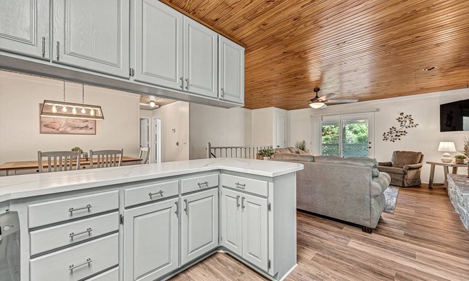Beaver Shores House | Welcome to Janne's Hillside Hideaway; the perfect place for your next getaway!