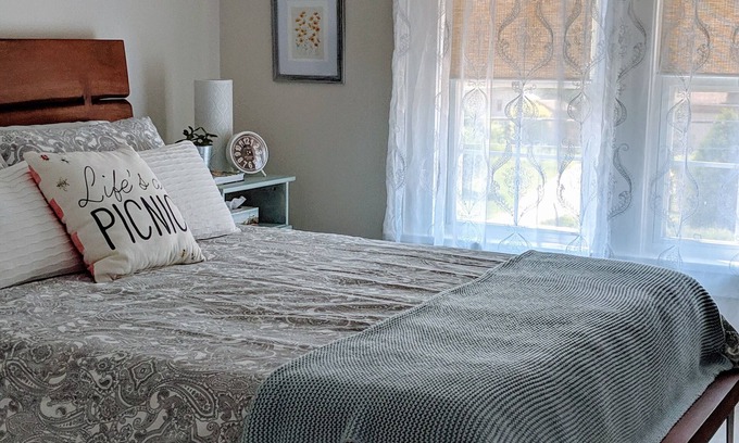 Niagara Falls House | Welcome to our cozy little cottage-style home, your home away from Home!