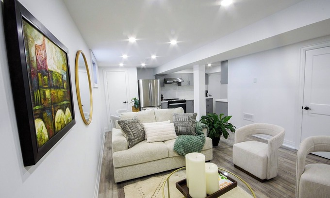 Brantford House | Welcome to our cozy abode! Your home away from home.
