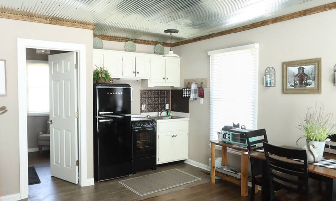 Sloans Valley Apartment | Welcome to “Rustic Suite” – Your Charming Retreat at Lake Cumberland