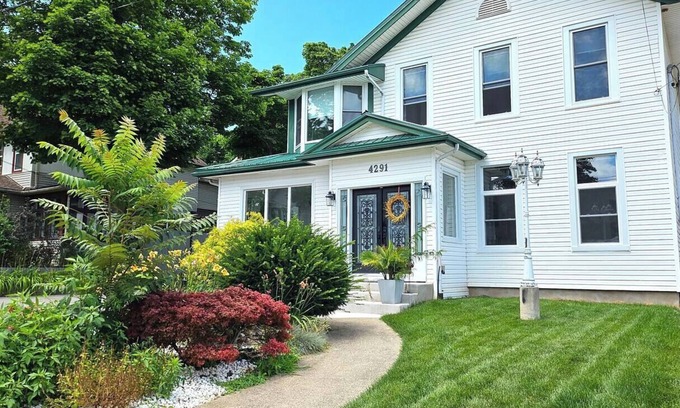 Niagara Falls Bed & Breakfast | Welcome to Serenity Inn !- Breakfast Included!