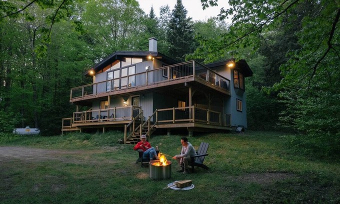 Windham House | Welcome to The Aster Chalet