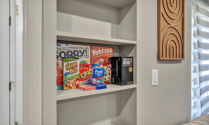 Richmond Heights House | Welcome to the Buckeye Bungalow, sleeps 8 with A/C, Wifi and games in Euclid