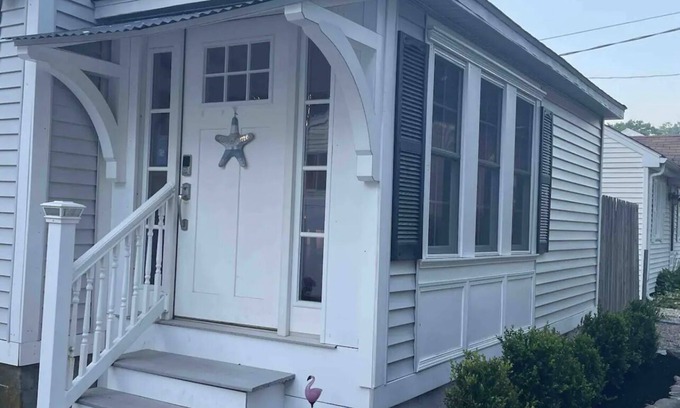 Wareham Center House | Welcome to the Flirty Flamingo Wareham- A cozy cottage