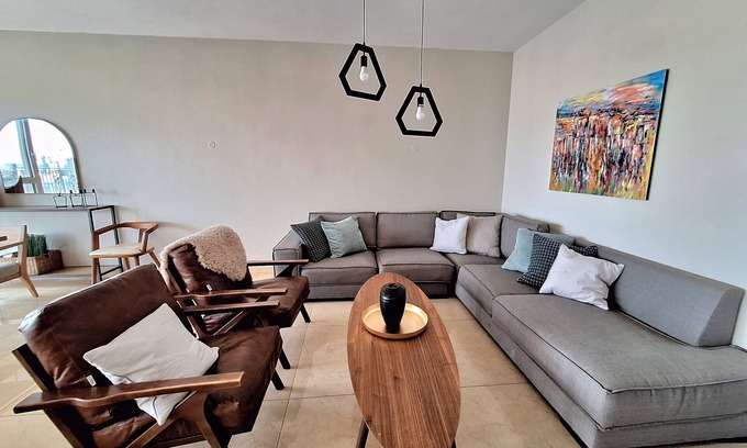 Nachlaot Apartment | Welcome to «The Jasper» by MPJ vacation Rentals Ltd